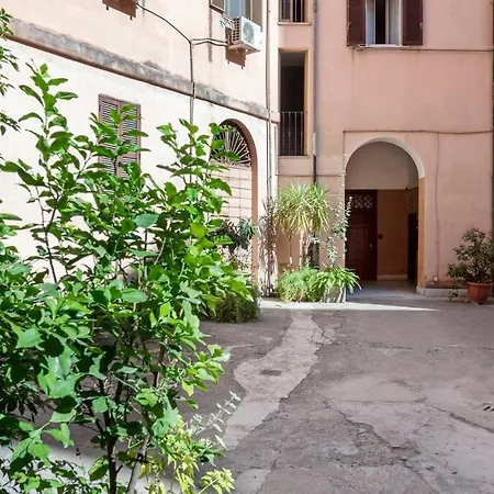 Appartement Vlad House, Close The Colosseum Rome