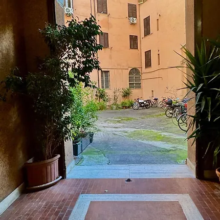 Vlad House, Close The Colosseum Apartment *